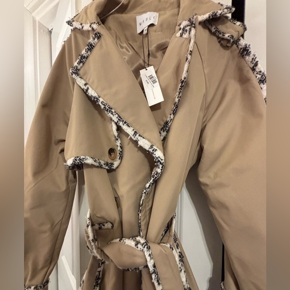 Stylish Beige Trench Coat with Studded Details NWT Small - Picture 5 of 5